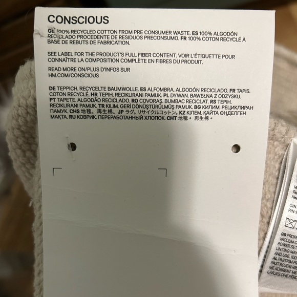 H&M HOME Large Tufted-motif Rug - Picture 9 of 9